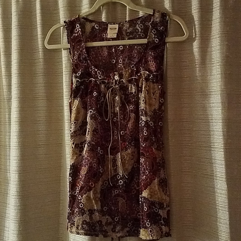 Sleeveless Multicolored Patterned Top